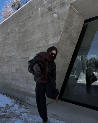 ..nebojte se i teď v zimě vytáhnout svou oblíbenou koženkovou bundu…je to o vrstvení a teplých materiálech, dolaďte šálou,...